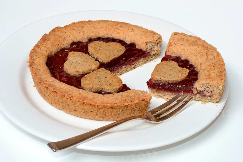 Linzertorte on plate