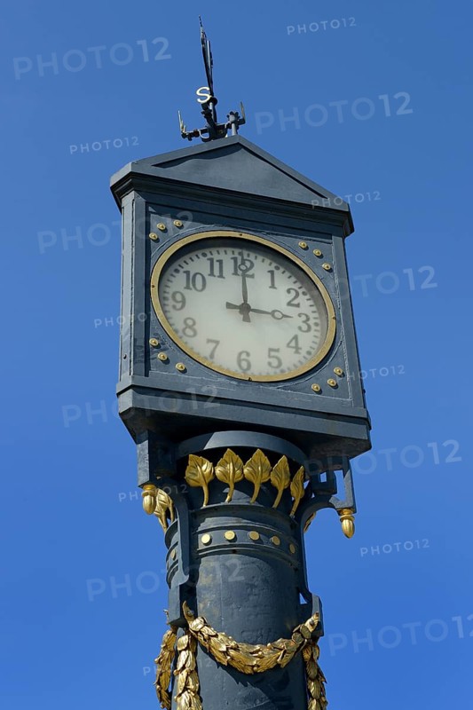 Art nouveau clock