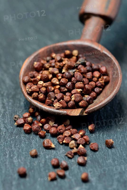 Aframomum melegueta in wooden spoons