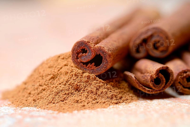 Cinnamonrods and powder