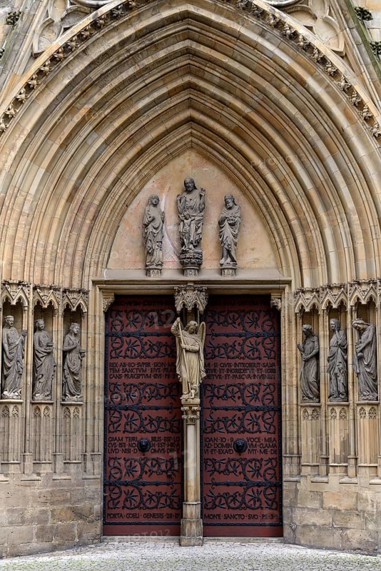Portal am Dom