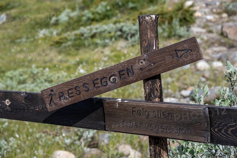 Guide to the Besseggen Hike