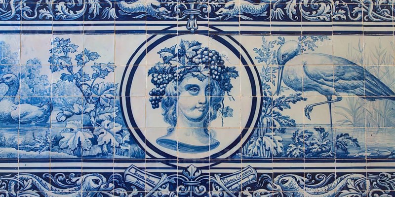 Azulejos decorating walls in Estoi Palace garden