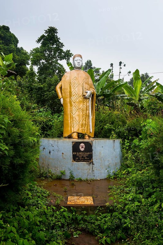 Sultan statue