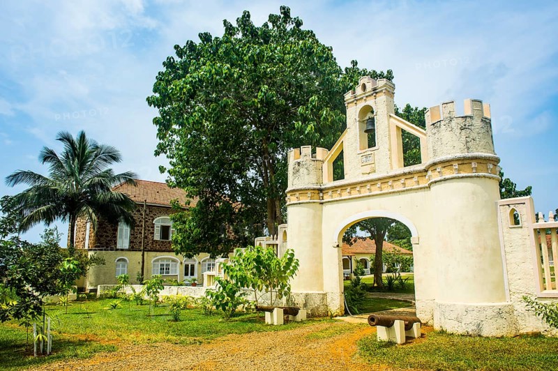 Entrance to Hotel Roca Belo Monte