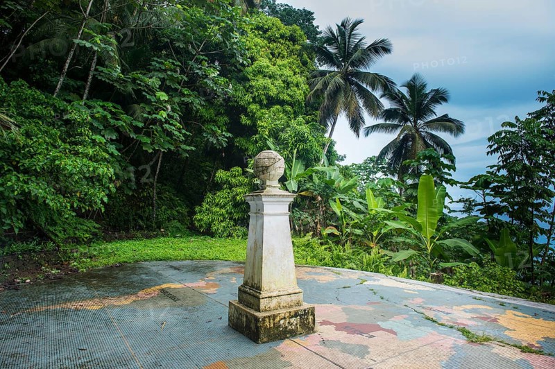 Monument for the center of the earth where the zero meridian and the equator meet