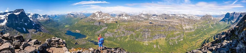 Hiking at the peak of Innerdalstarnet