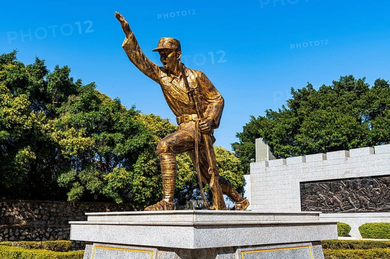 Golden statue at the Guningtou Battle Museum