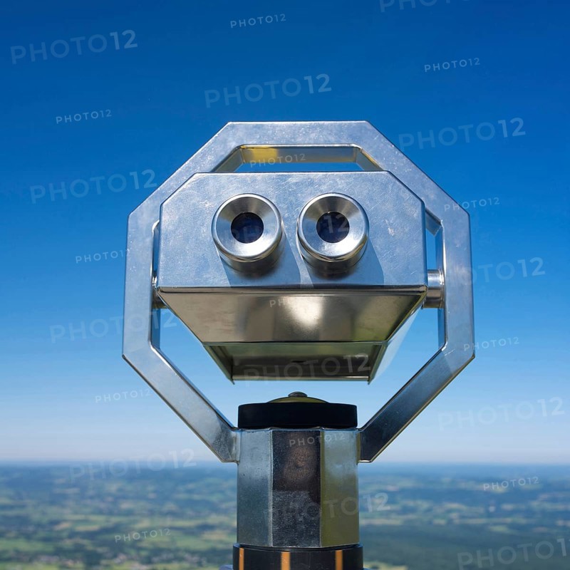 Coin-operated binoculars