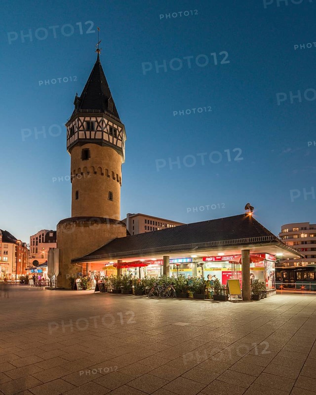 Bockenheimer Warte after sunset