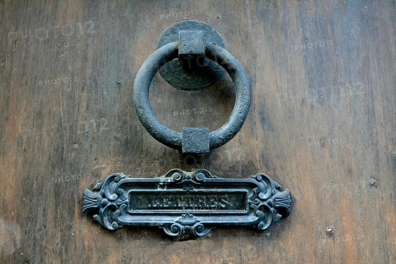 Knocker