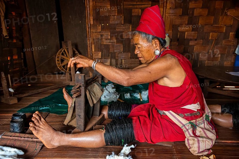 Old Kayan women weaving the traditional way
