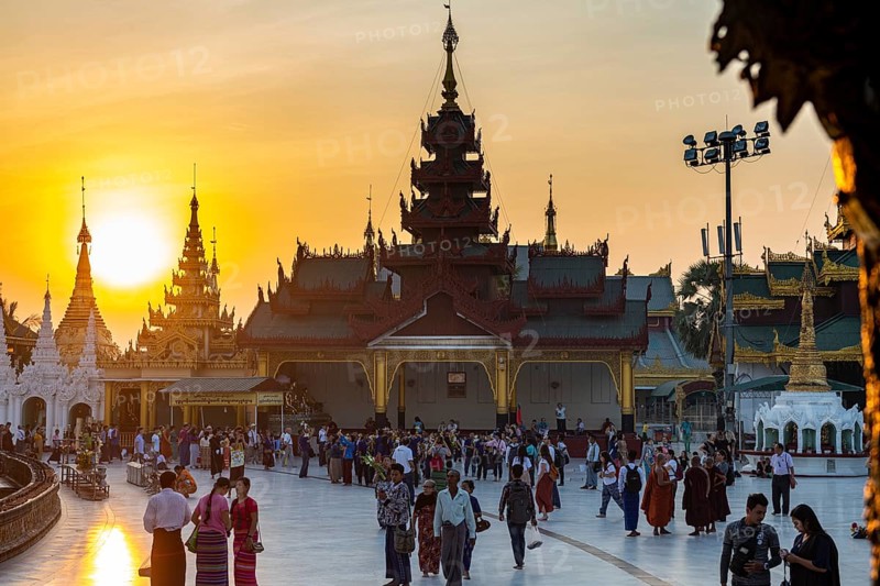 Shwedagon pagoda at sunset