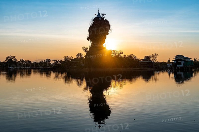 Backlight of the Kyauk Kalap pagoda