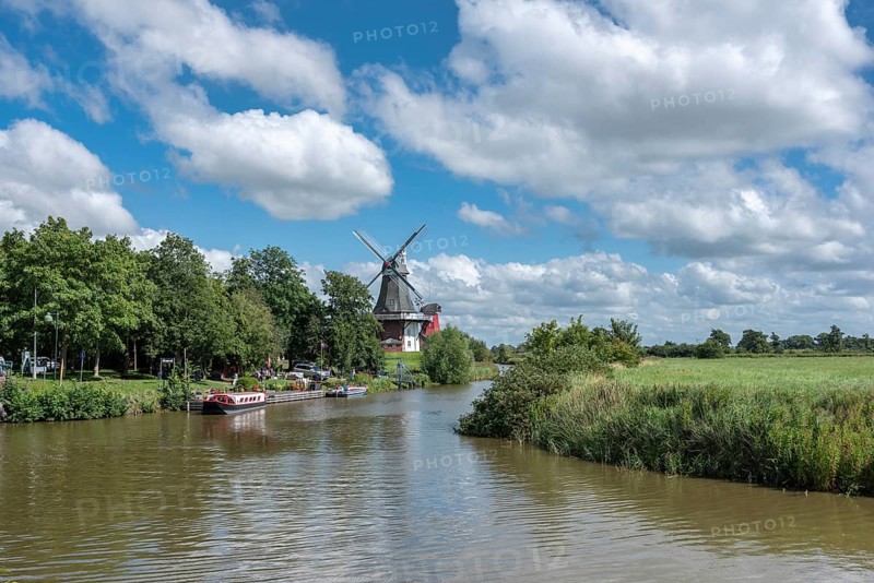 Twin mills at the old Greetsiel lowland