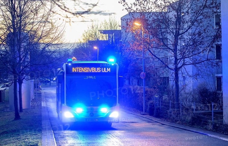 Large-capacity intensive care transport vehicle transfers Covid-19 patients from Heidelberg to other hospitals