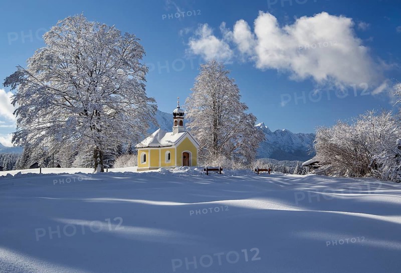 Maria Rast Chapel on the Humpback Meadows with Wetterstein Mountains