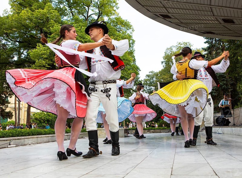 Dance performance of a folklore group in Mestsky Park