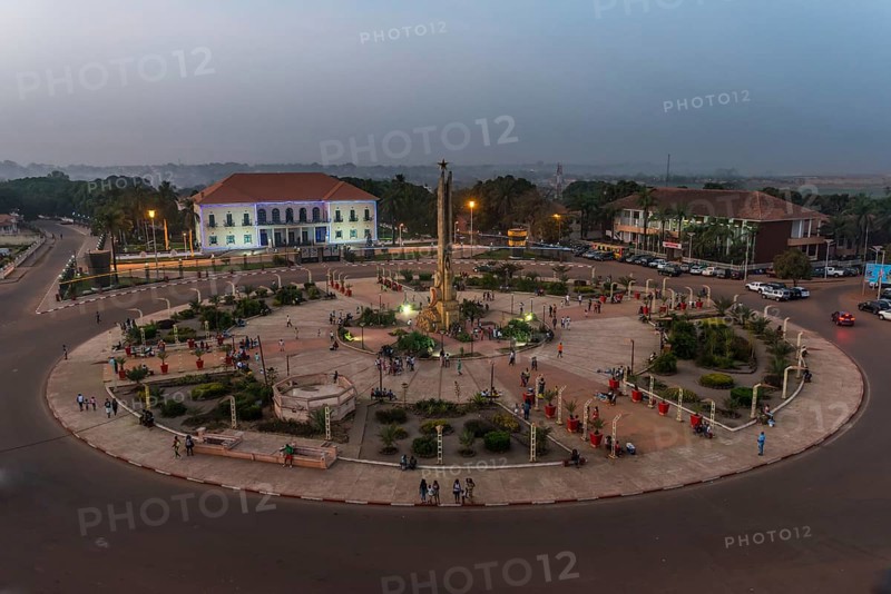 Overlook over the Empire square at nightime
