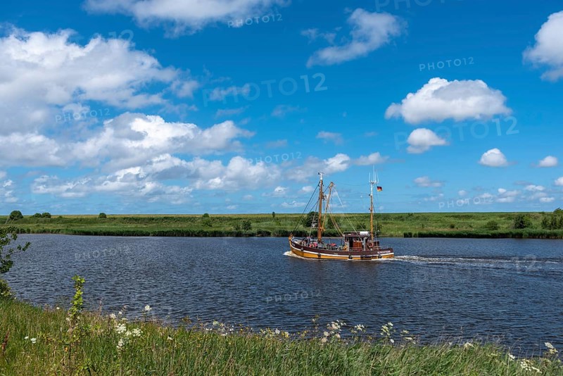 Crab cutter in the Leyhoerner-Sieltief