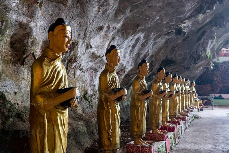 Caved filled with buddhas