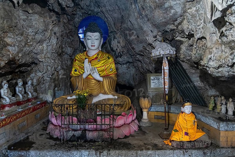 Many buddhas in the Kaw Ka Thawng cave