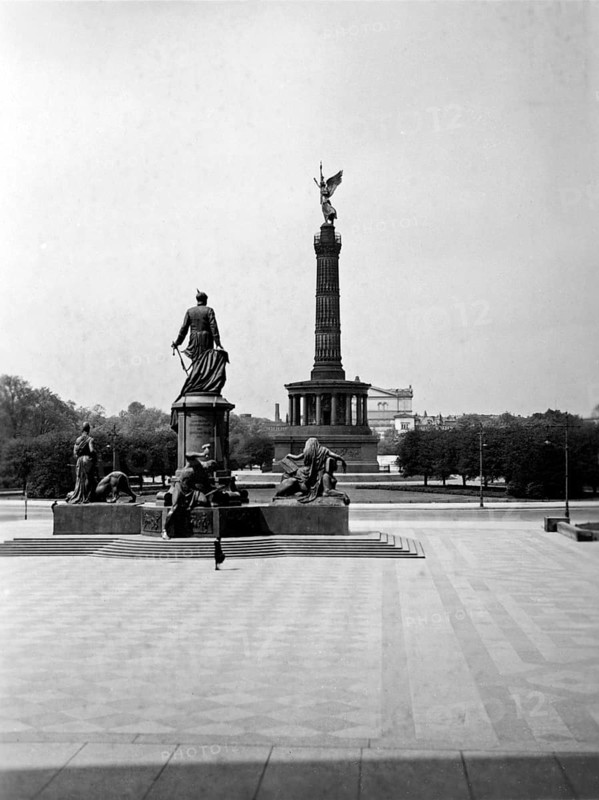 Bismarck Monument and Victory Column at the former location between Reichstag and Krolloper