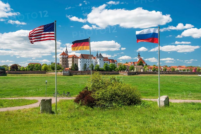 Memorial The Spirit of the Elbe commemorating the first meeting of Soviet and US troops on April 25