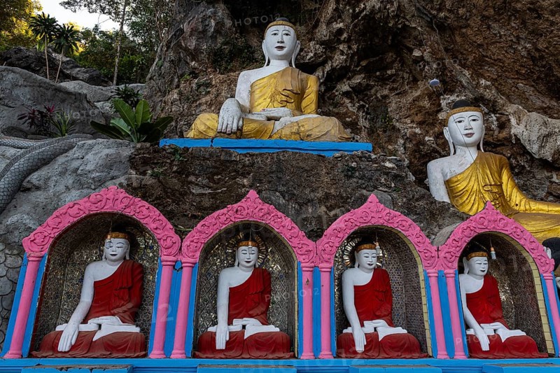 Many buddhas in the Kaw Ka Thawng cave