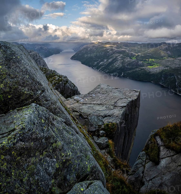 Rock plateau
