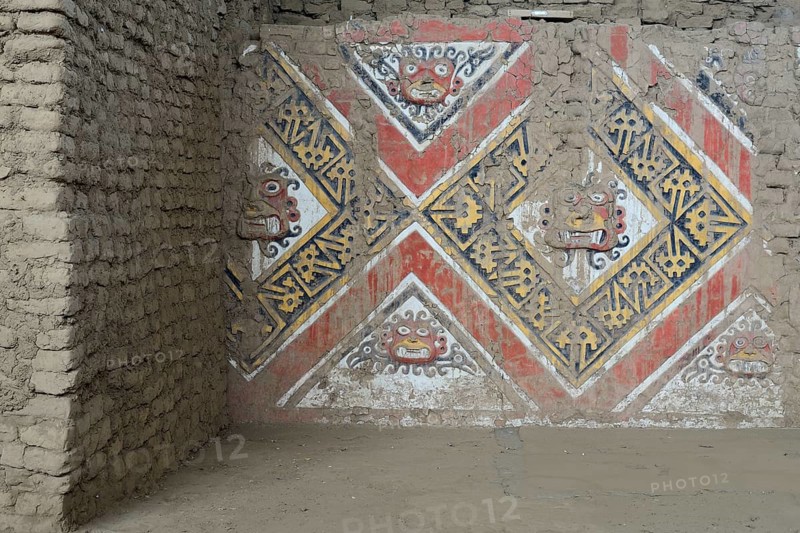 Colourful reliefs of the Moche culture on adobe walls