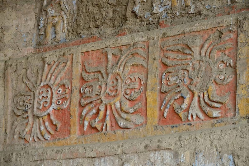 Colourful reliefs of the Moche culture on adobe walls