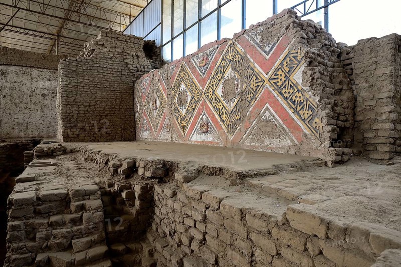 Colourful reliefs of the Moche culture on adobe walls
