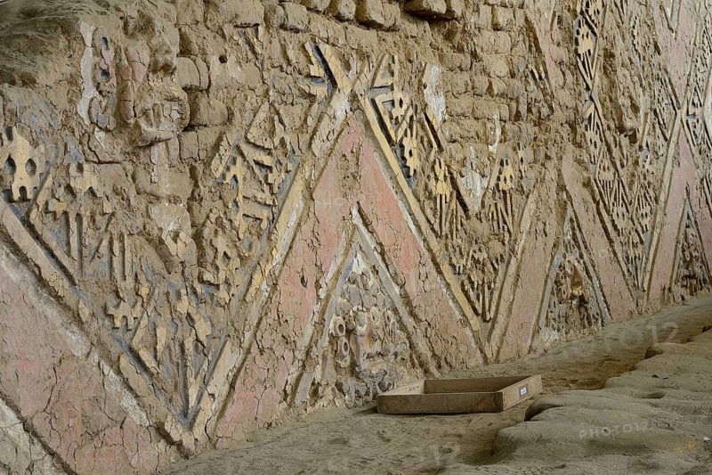 Colourful reliefs of the Moche culture on adobe walls