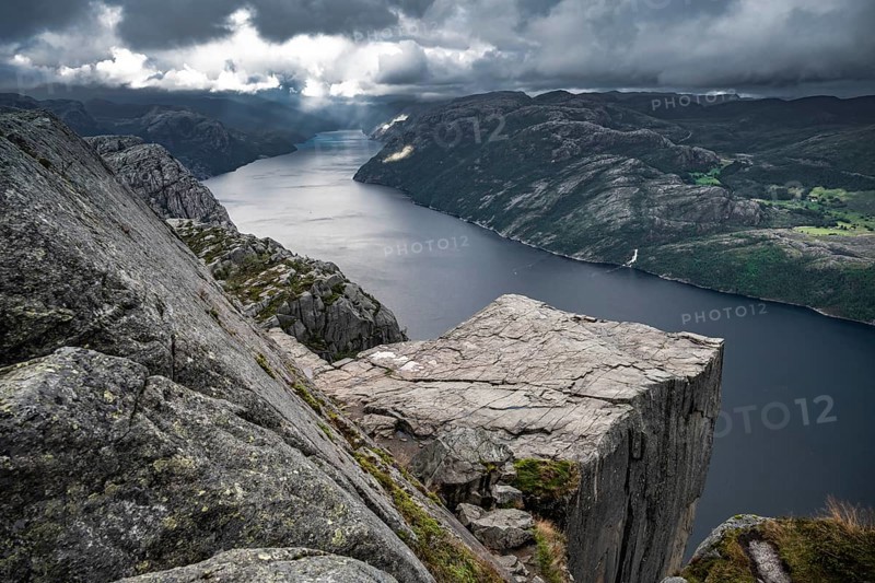 Rock plateau