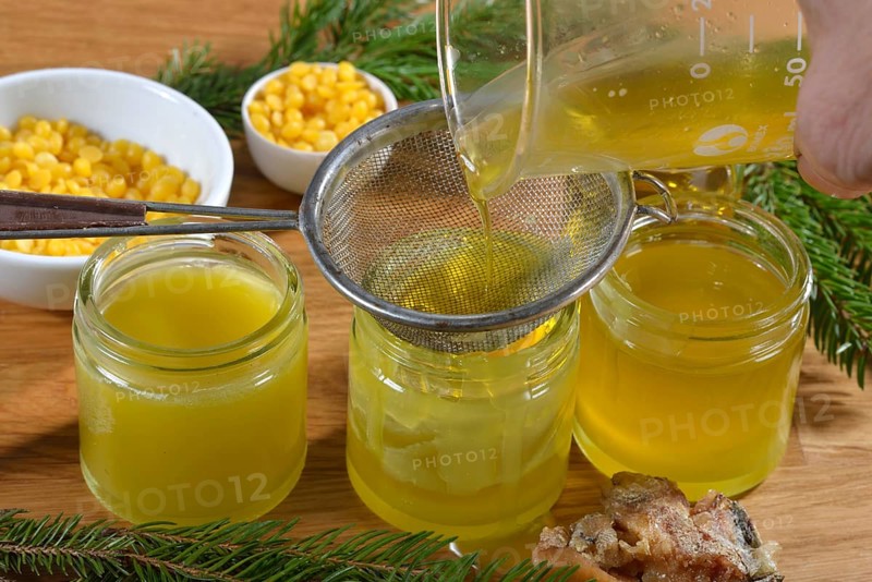 Production of spruce resin ointment