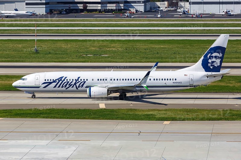 A Boeing 737-900ER aircraft of Alaska Airlines with registration N491AS at San Jose Airport