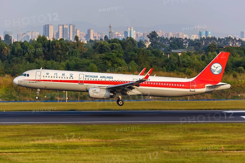 An Airbus A321 aircraft of Sichuan Airlines with registration number B-9937 at Chengdu airport