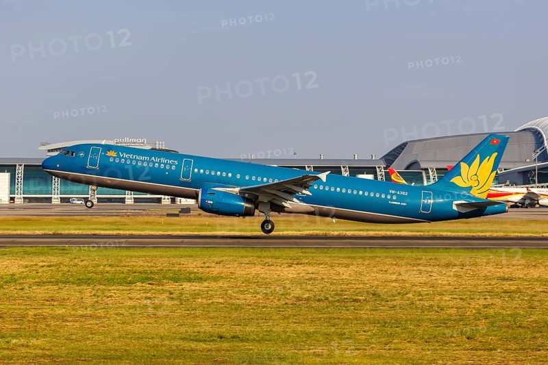 An Airbus A321 aircraft of Vietnam Airlines with registration number VN-A362 at Guangzhou airport