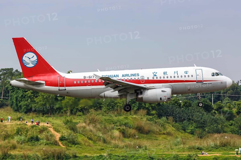An Airbus A319 aircraft of Sichuan Airlines with registration number B-6173 at Chengdu airport
