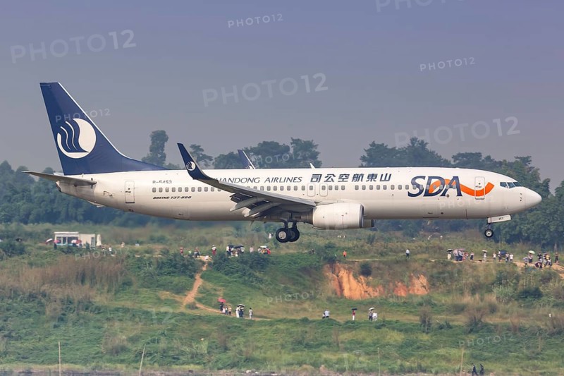 A Boeing 737-800 aircraft of SDA Shandong Airlines with registration number B-5453 at Chengdu Airport