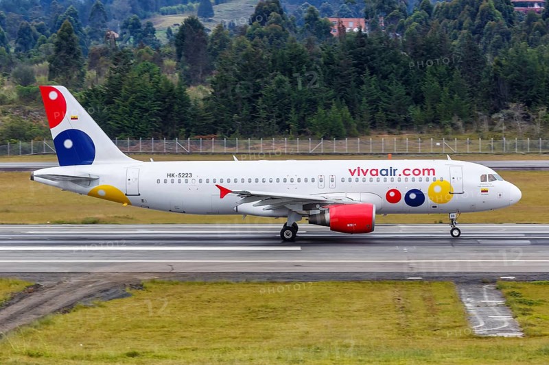 A Vivaair Airbus A320 aircraft with registration HK-5223 at Medellin Rionegro Airport