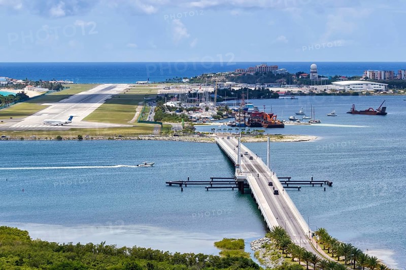 Overview St. Maarten Airport
