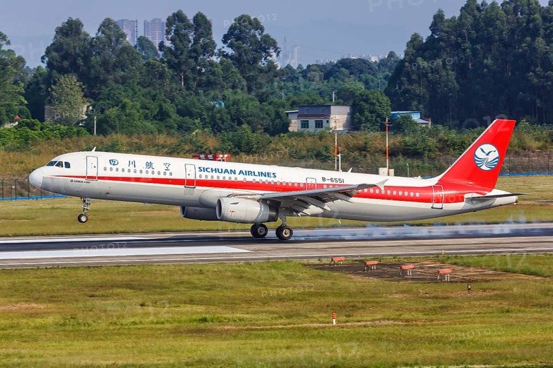 An Airbus A321 aircraft of Sichuan Airlines with registration number B-6551 at Chengdu airport