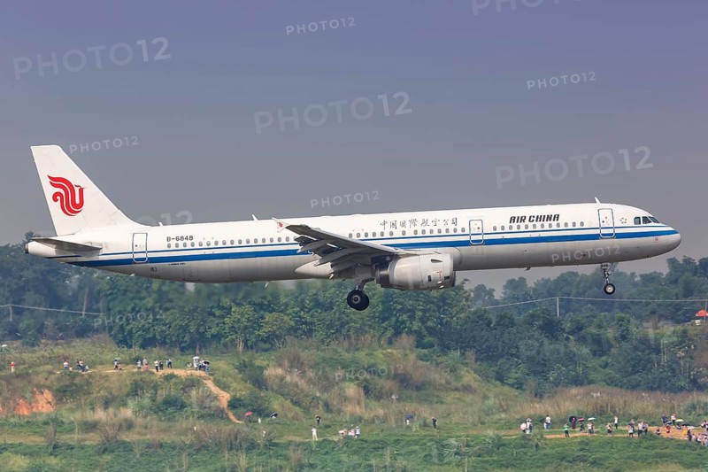 An Air China Airbus A321 aircraft with registration number B-6848 at Chengdu Airport
