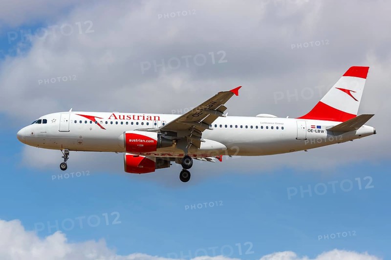 An Austrian Airlines Airbus A320 with registration number OE-LBW at London Heathrow Airport