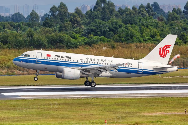 An Air China Airbus A319 aircraft with registration number B-6035 at Chengdu Airport
