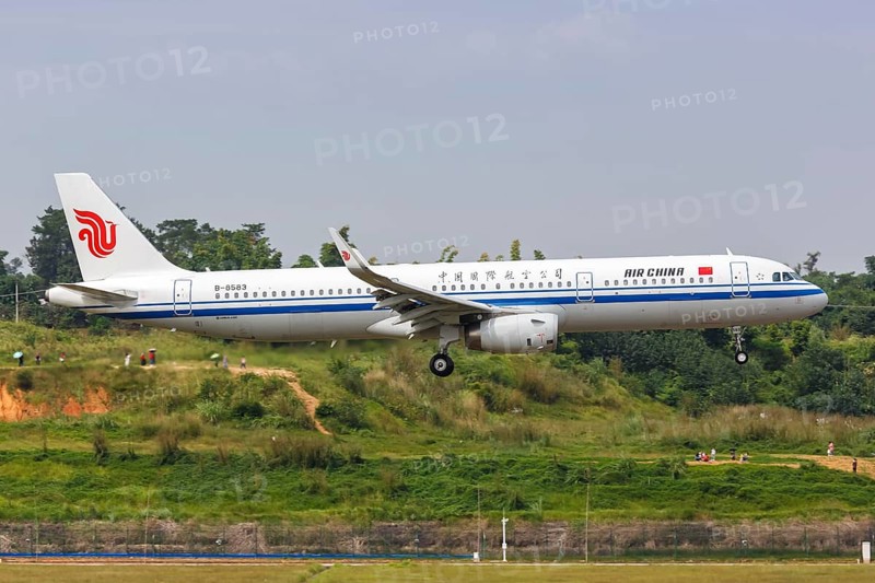 An Air China Airbus A321 aircraft with registration number B-8583 at Chengdu Airport