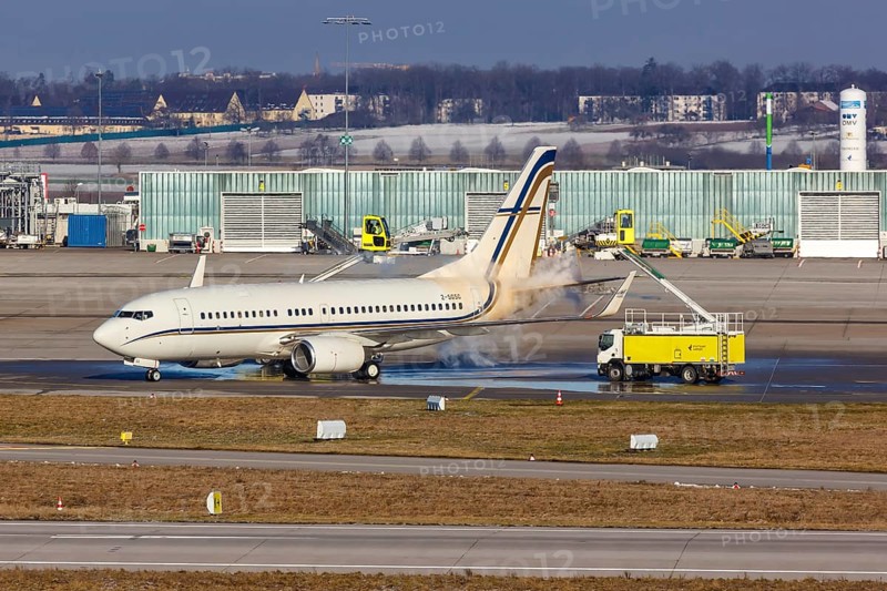 A Boeing 737-700