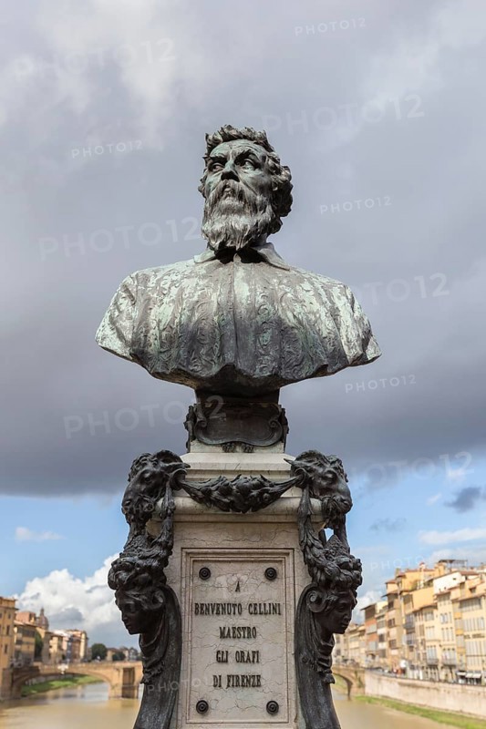 The bust of Benvenuto Cellini by Raffaello Romanelli on the Ponte Vecchio bridge in Florence